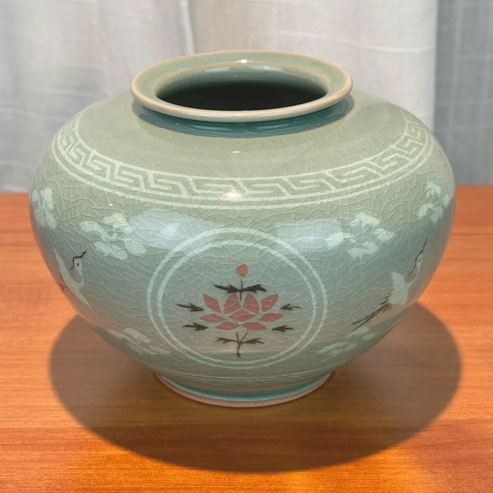 Korean Celadon Vase 4" Tall Bulbous Jar with Red Flowers Crane Decoration Sage - Picture 8 of 16